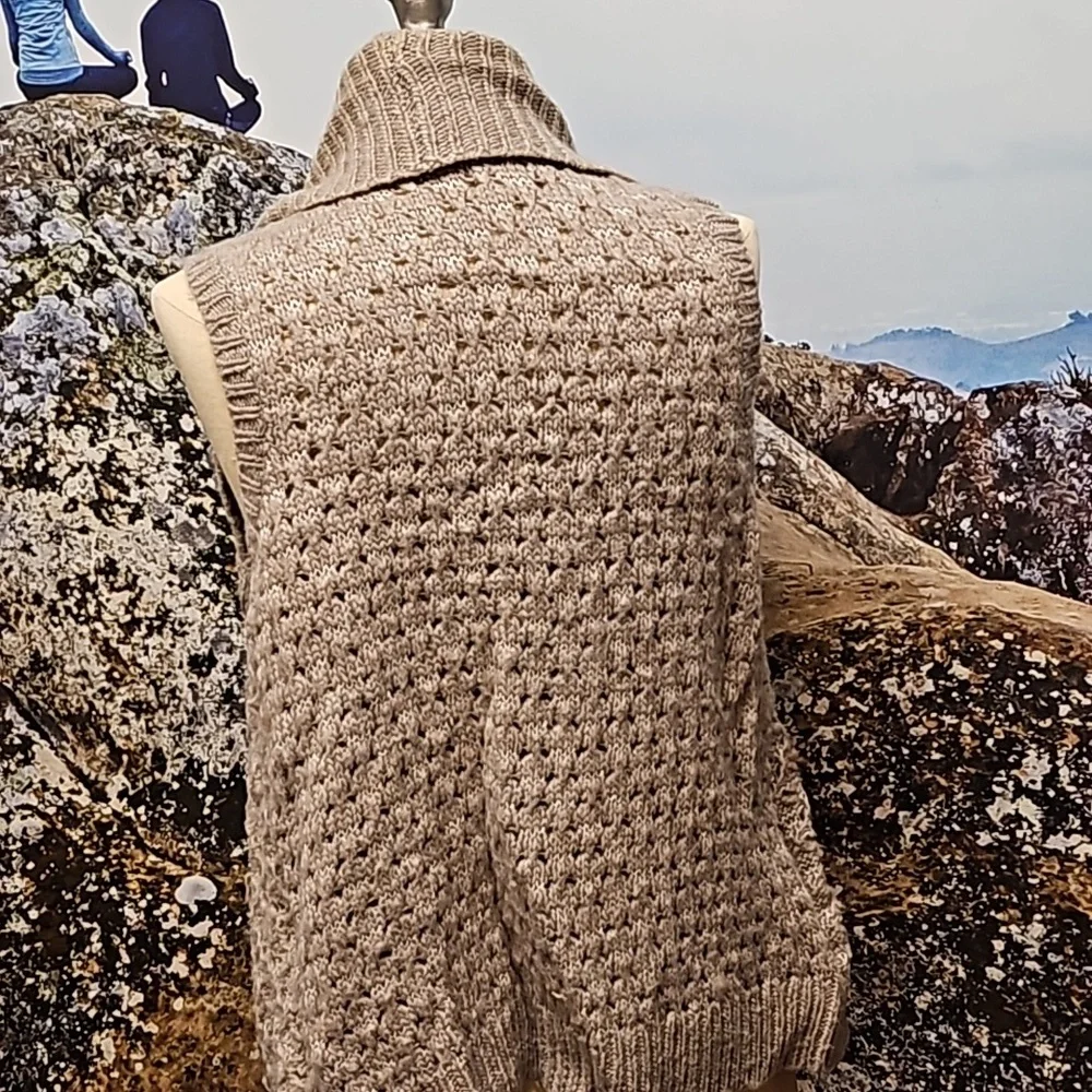 Knit vest - Picture 2 of 2